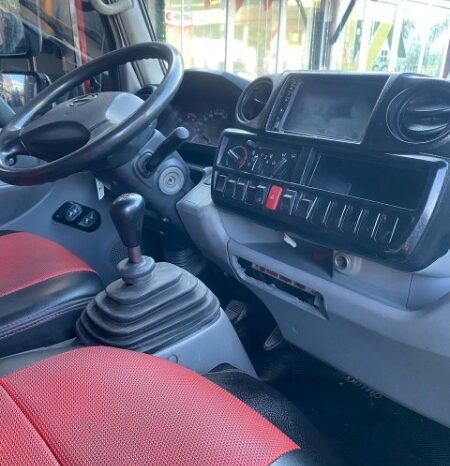 
								HINO CAMION HINO N300 DE ESTACAS full									