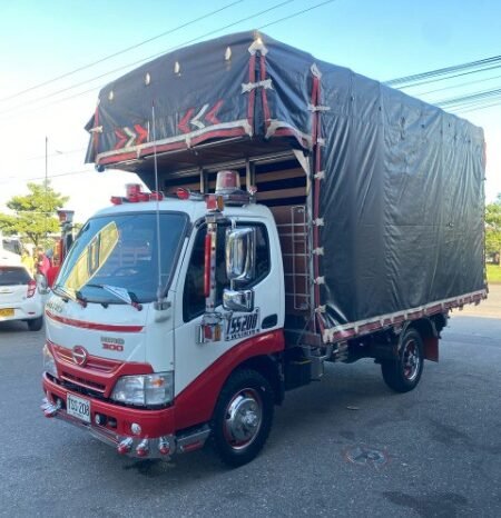 
								HINO CAMION HINO N300 DE ESTACAS full									