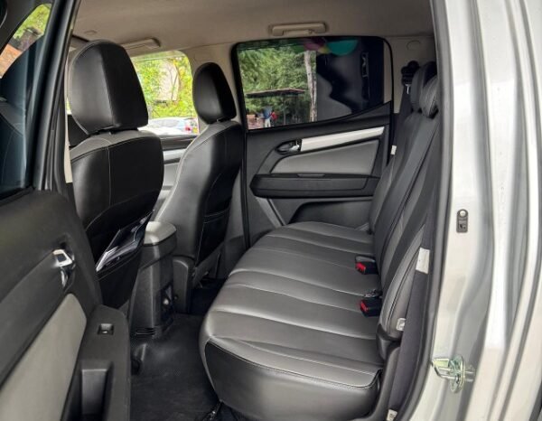 
								Chevrolet COLORADO full									