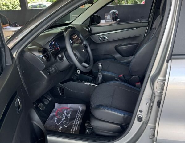
								Renault Kwid full									