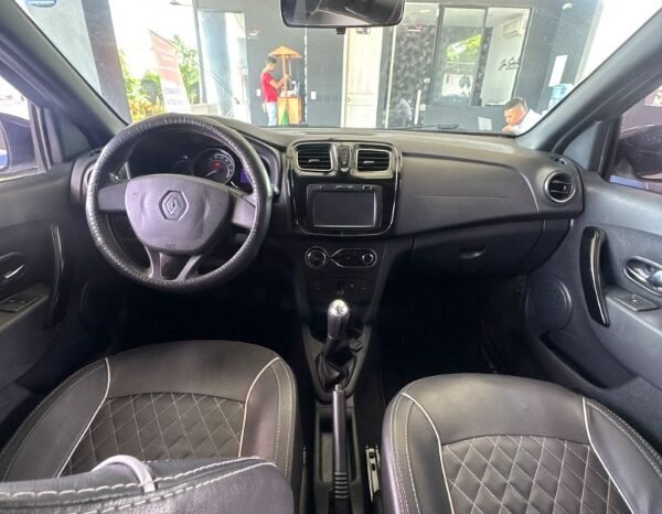 
								Renault Sandero Exclusive full									