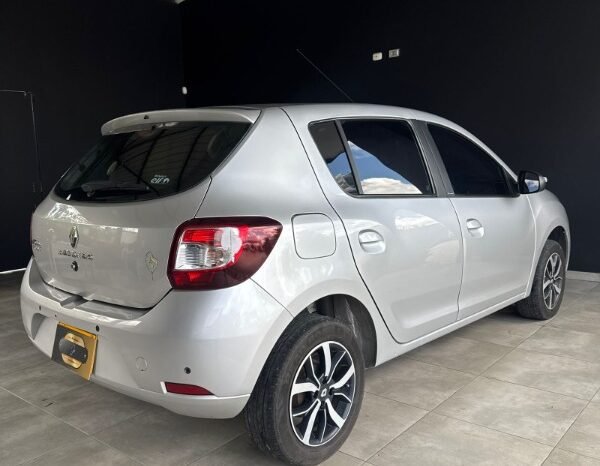 
								Renault Sandero Exclusive full									