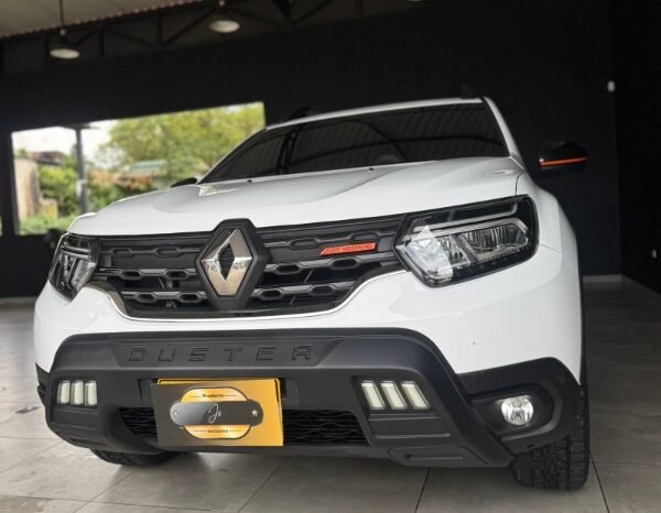 
								Renault Duster Iconic full									