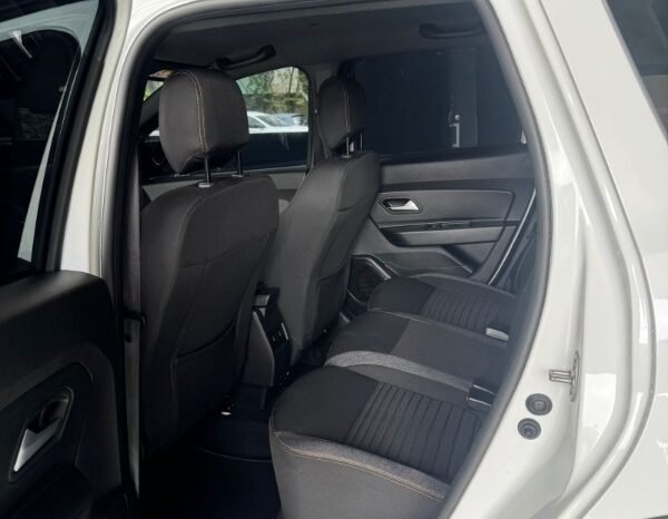 
								Renault Duster Iconic full									