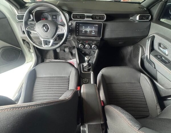 
								Renault Duster Iconic full									