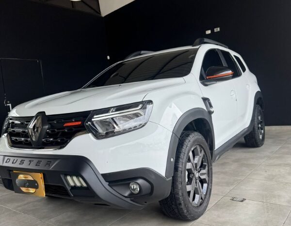 
								Renault Duster Iconic full									