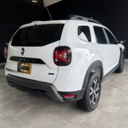
										Renault Duster Iconic full									