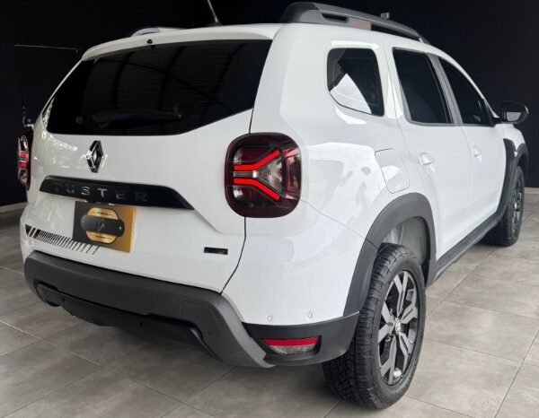 
								Renault Duster Iconic full									