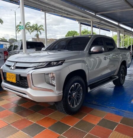 
								Mitsubishi L200 full									