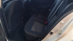 
										Nissan Versa full									