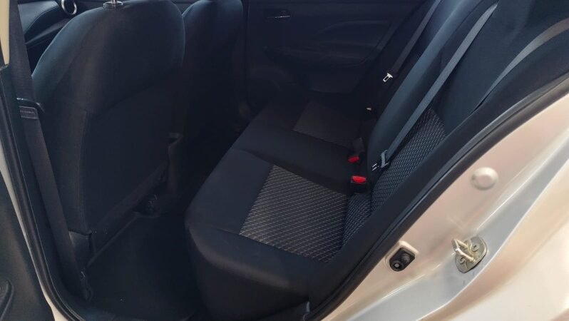 
								Nissan Versa full									