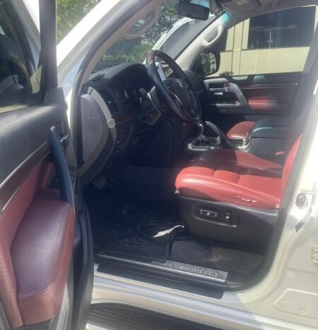 
								Toyota Land Cruiser full									