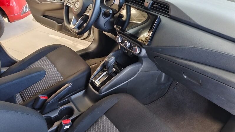 
								Nissan Versa full									