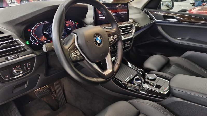 
								Mercedes-Benz X3 xDrive30i full									