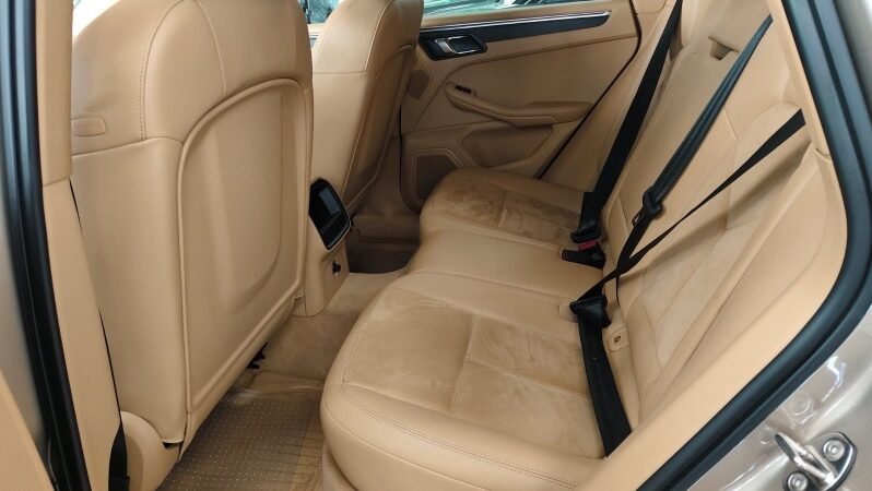 
								Porsche Macan full									
