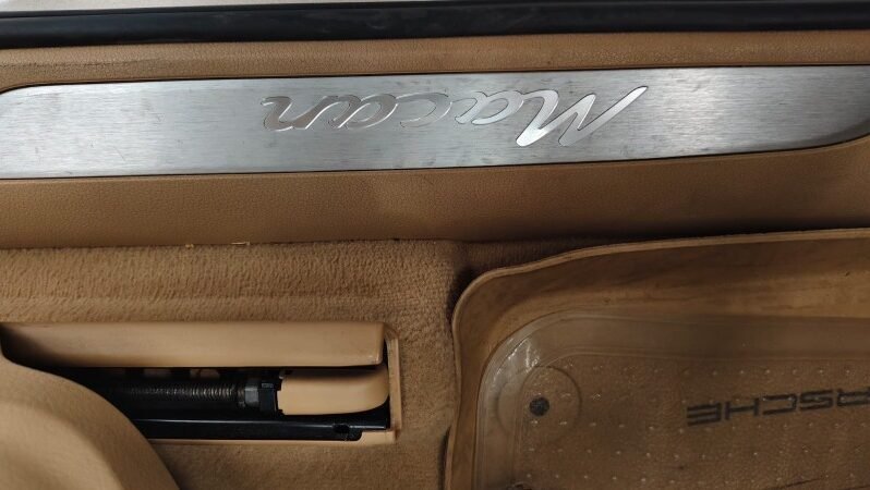 
								Porsche Macan full									