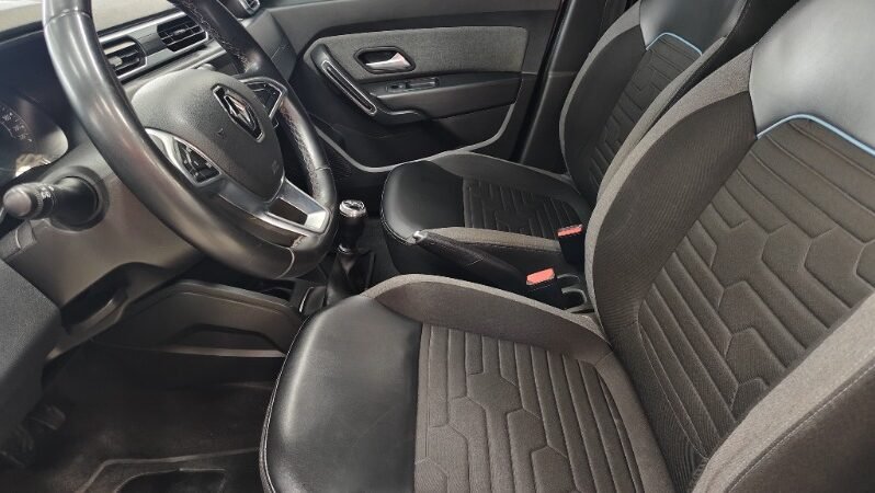 
								Renault Duster full									