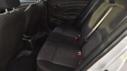 
										Nissan Versa full									