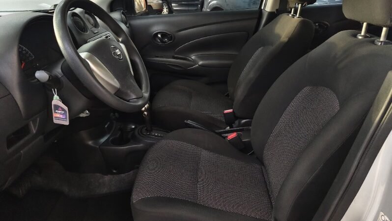
								Nissan Versa full									