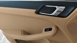 
										Porsche Macan full									