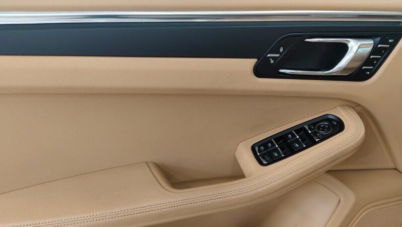 
								Porsche Macan full									
