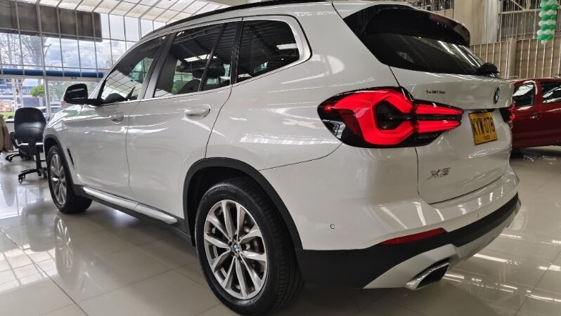 
								Mercedes-Benz X3 xDrive30i full									