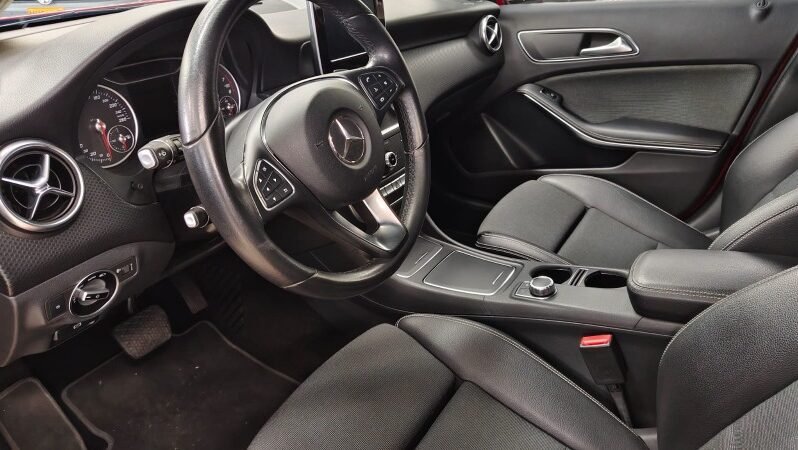 
								Mercedes-Benz A200 full									