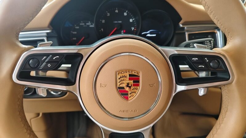 
								Porsche Macan full									