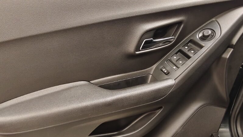 
								Chevrolet Tracker LS full									