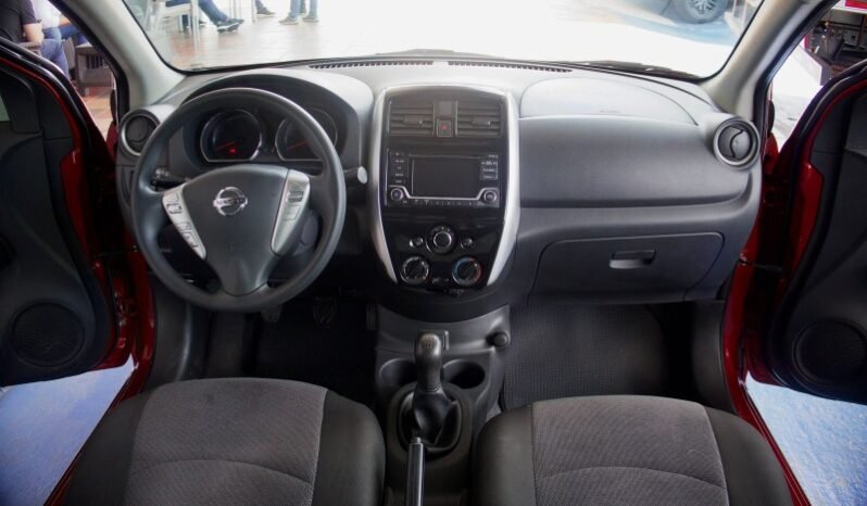 
								Nissan Versa Advance full									