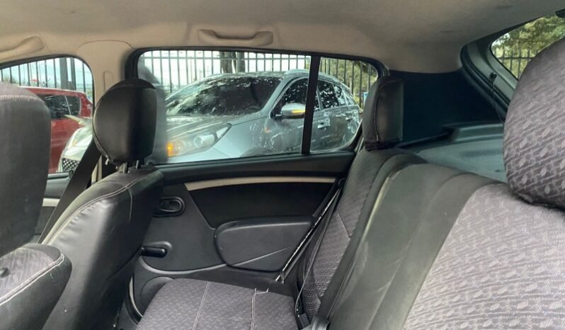 
								Renault Sandero full									