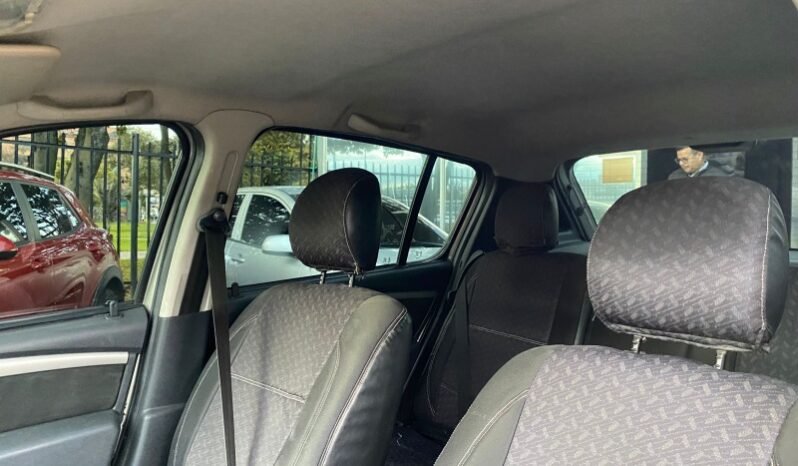 
								Renault Sandero full									