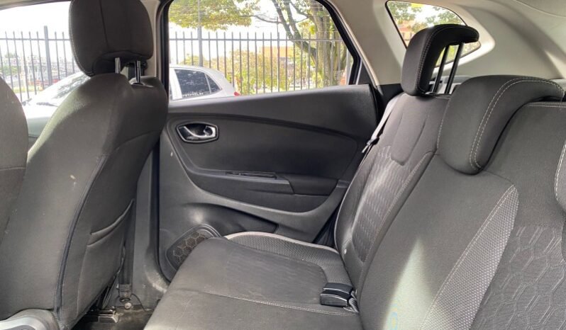 
								Renault captur zen full									