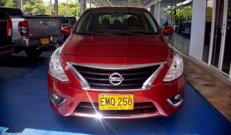 
								Nissan Versa Advance full									