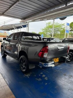 
										Toyota HILUX 4X4 full									