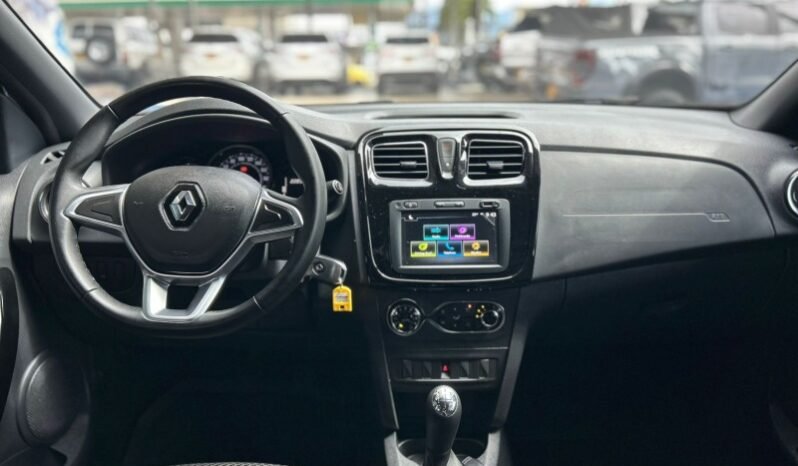 
								Renault Logan Intens full									