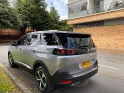 
										Peugeot 5008 GT full									