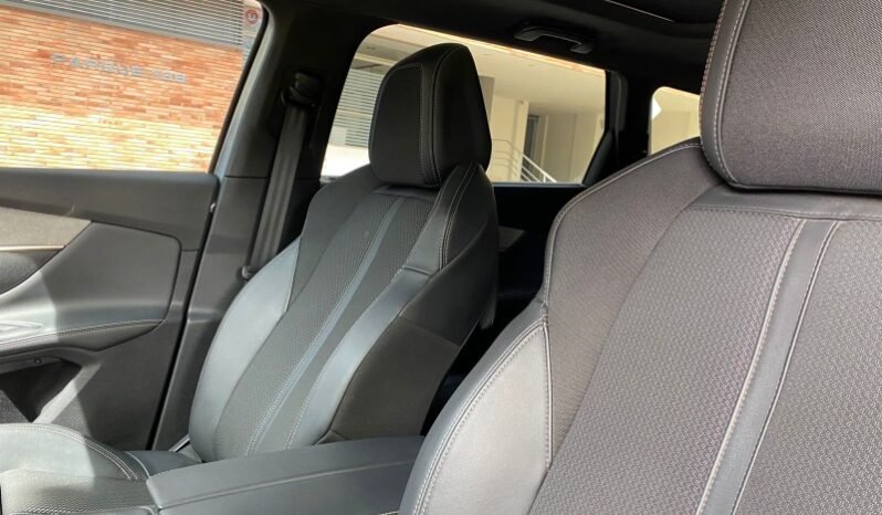 
								Peugeot 5008 GT full									