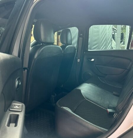 
								Renault Logan Intens full									