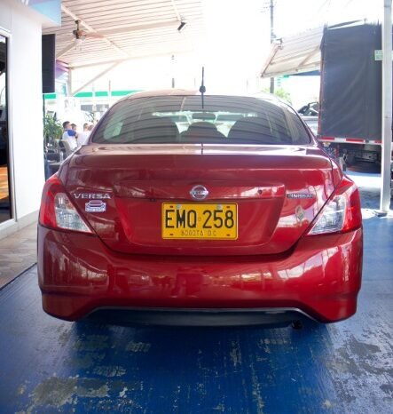
								Nissan Versa Advance full									