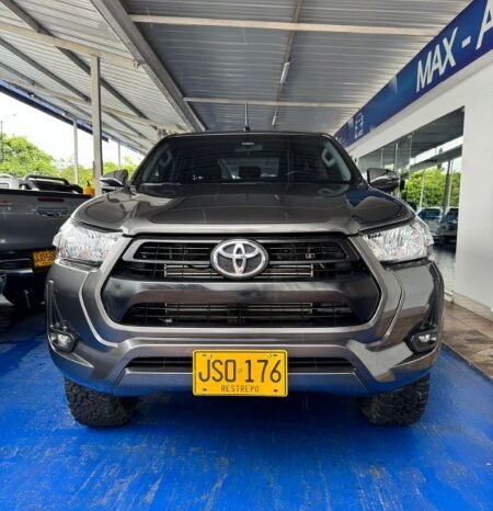
								Toyota HILUX 4X4 full									