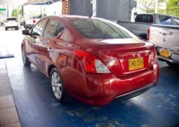 
										Nissan Versa Advance full									