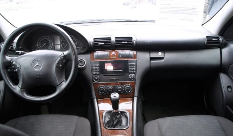 
								Mercedes-Benz C 180 full									