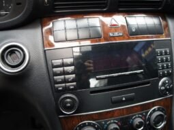 
										Mercedes-Benz C 180 full									