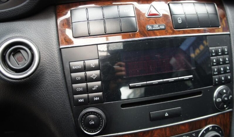
								Mercedes-Benz C 180 full									