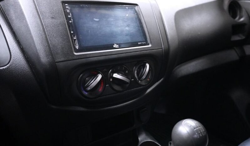 
								Nissan NP300 full									