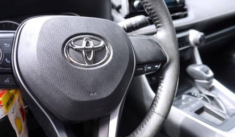 
								Toyota RAV4 full									