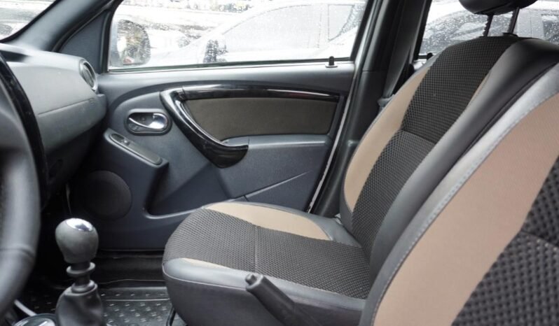 
								Renault DUSTER DYNAMIQUEINTENS full									