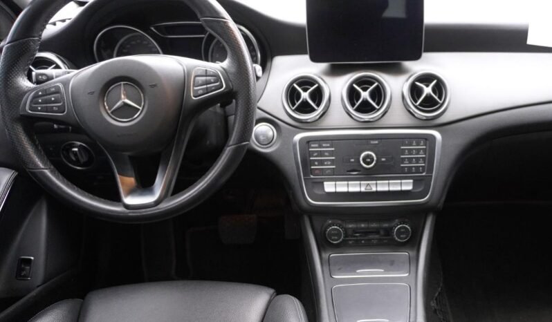 
								Mercedes-Benz GLA 200 full									