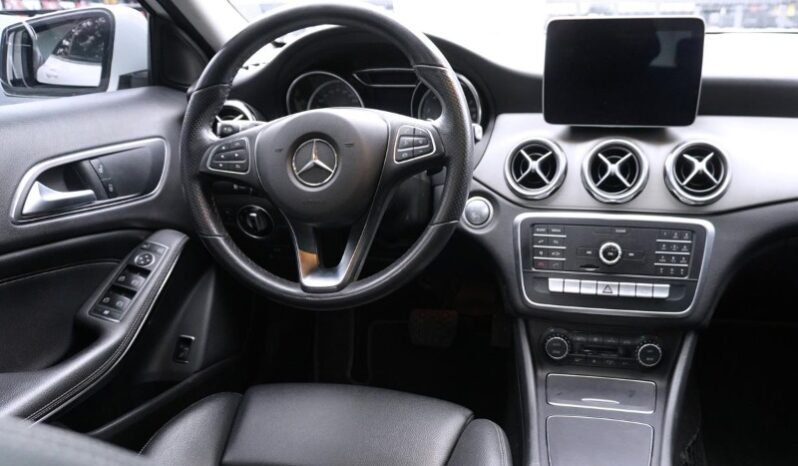 
								Mercedes-Benz GLA 200 full									